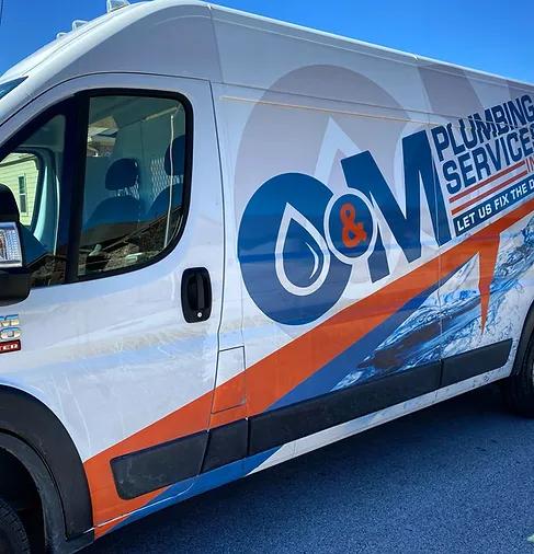 O & M Plumbing Services, Inc. – Servicios profesionales de plomería y reparación de tuberías