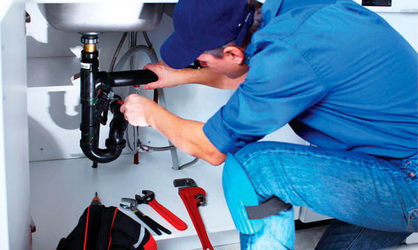 Plomero a domicilio: servicio rápido y profesional para reparaciones de tuberías y fugas